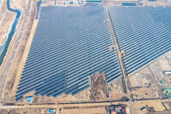 全球足跡 | 鹽堿地上的“經(jīng)濟(jì)秘鑰”！陽光能源首個(gè)鹽光互補(bǔ)供貨項(xiàng)目