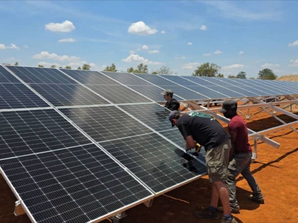 全球足跡 | “煤地→綠地”，陽光能源Giga系列光伏組件首入津巴布韋